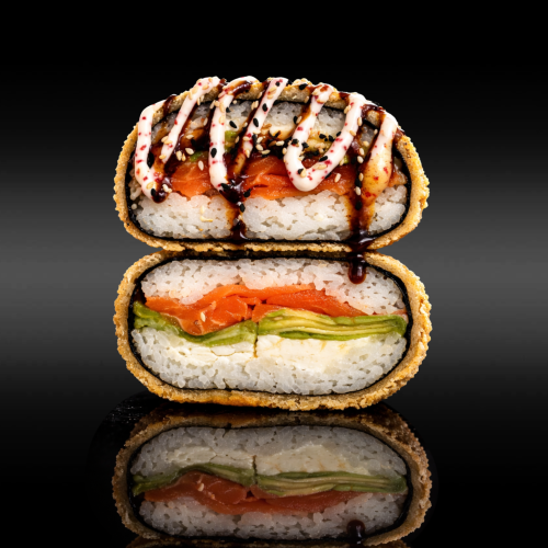 Sushi burger s lososem